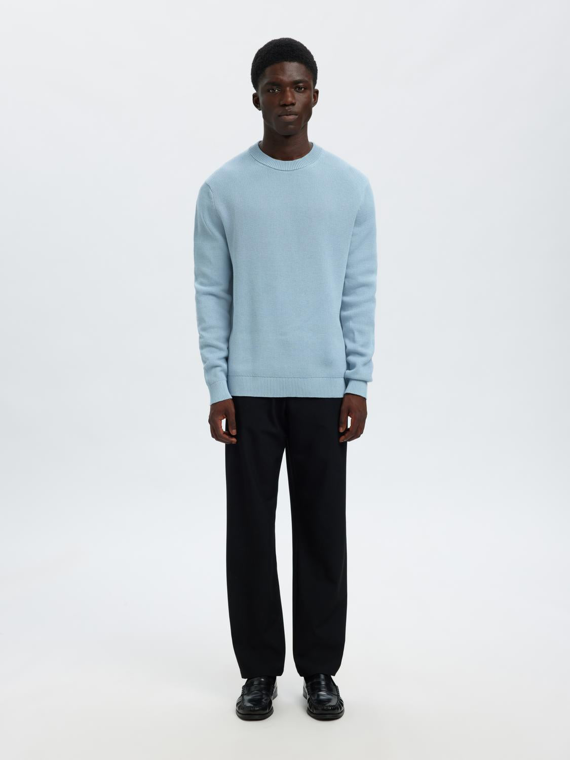 model_shot-front_full